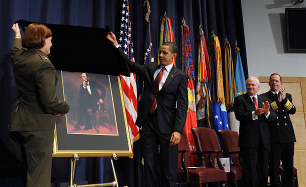 El presidente Obama y la teniente general Richardson desvelan el retrato del presidente Lincoln